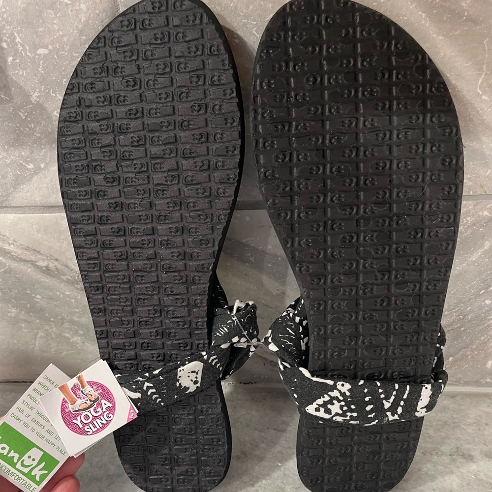 Sanuk Women's Black and White Yoga Mat Sandals NWT smoke & pet free home🌸 - Picture 3 of 14